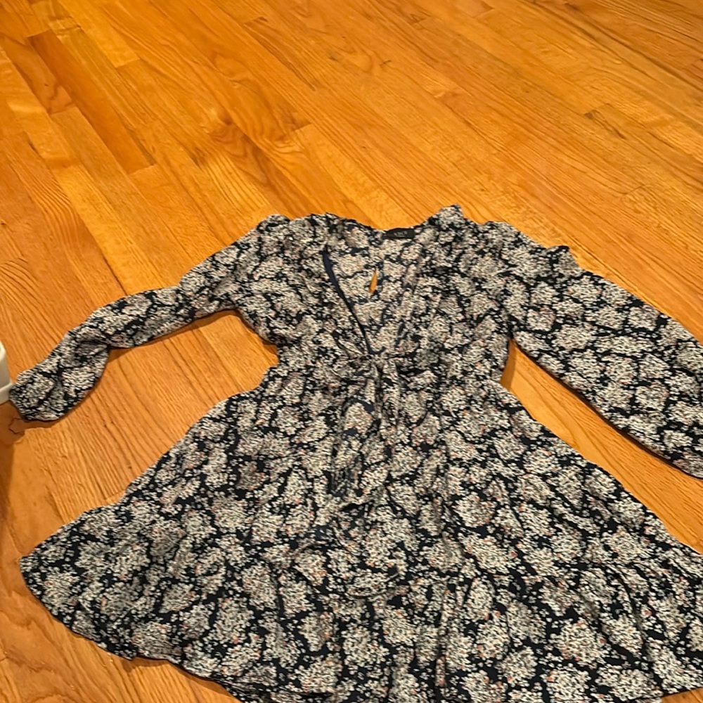 Front tie, small peep hole